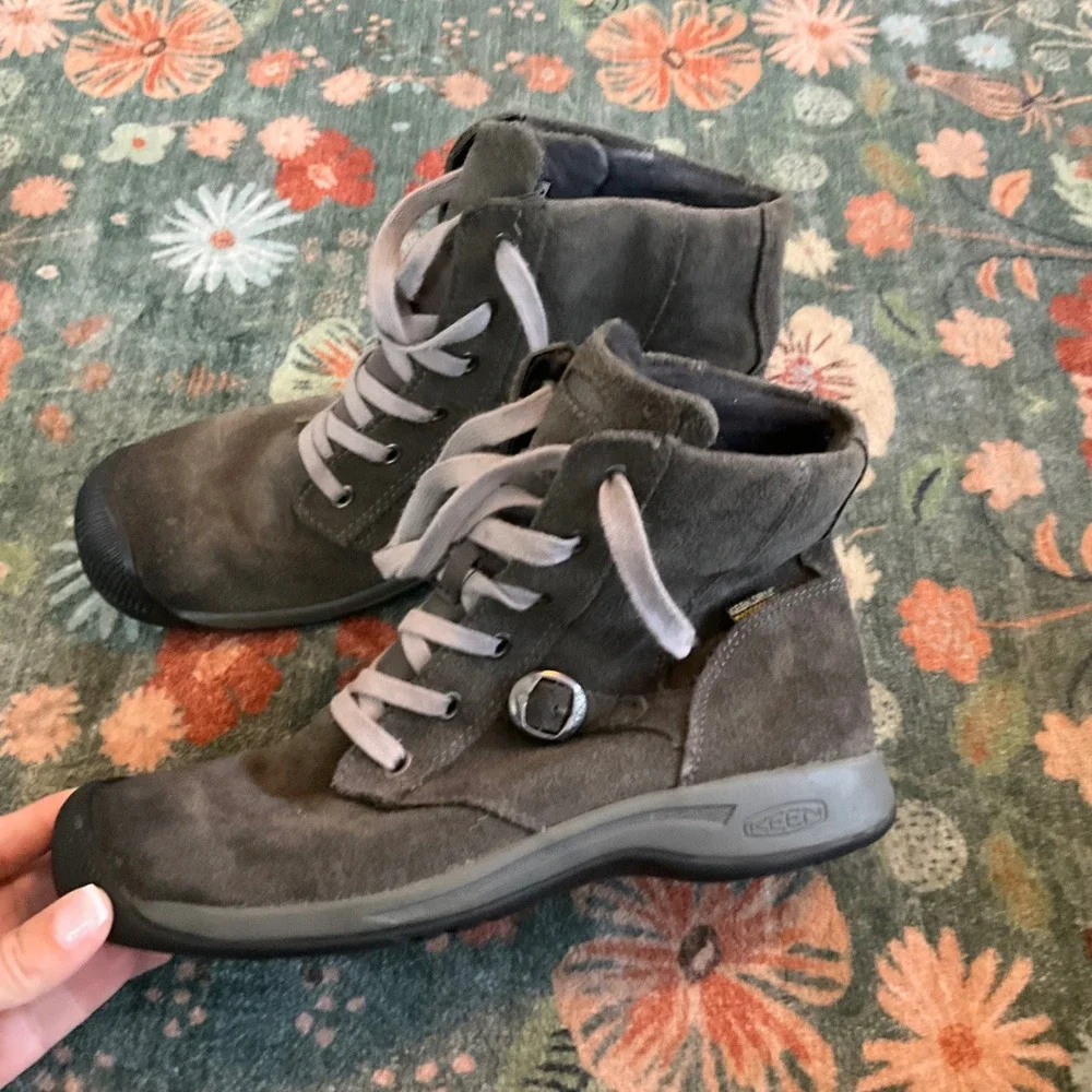 Keen Waterproof Boots Women 7.5 Gray Suede Lace Up Buckle 1011439